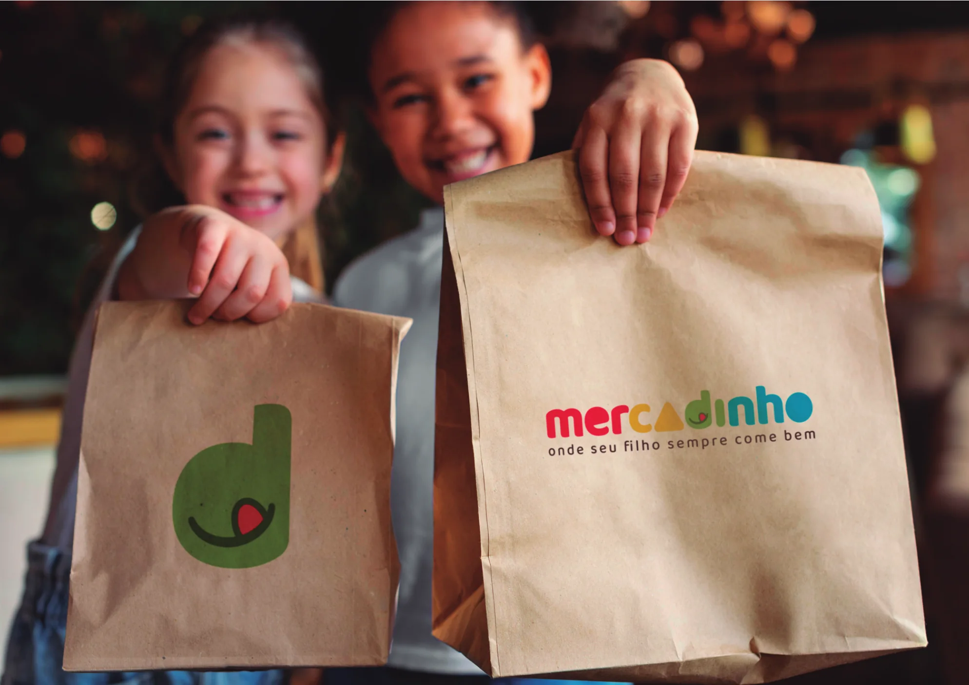 Sacolas do Mercadinho com o símbolo e o logotipo